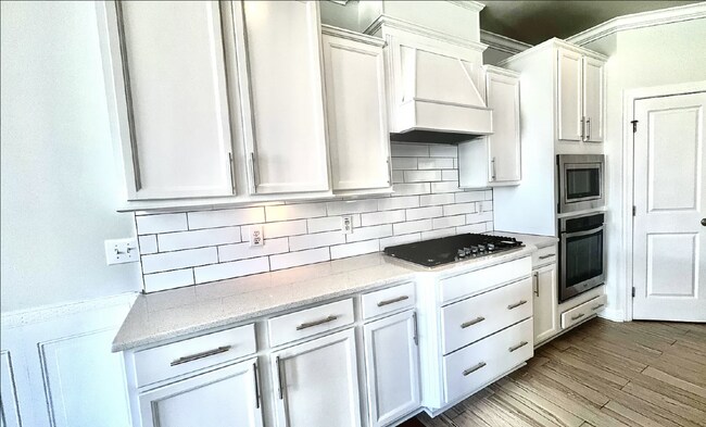 Building Photo - Charming 3-Bed End-Unit Townhome in Apex!