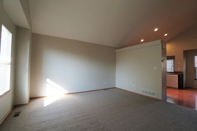 Building Photo - 1072 Scarlet Oak Dr
