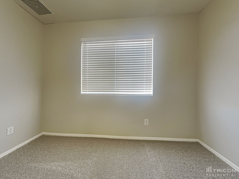 Building Photo - 4432 N 86th Dr