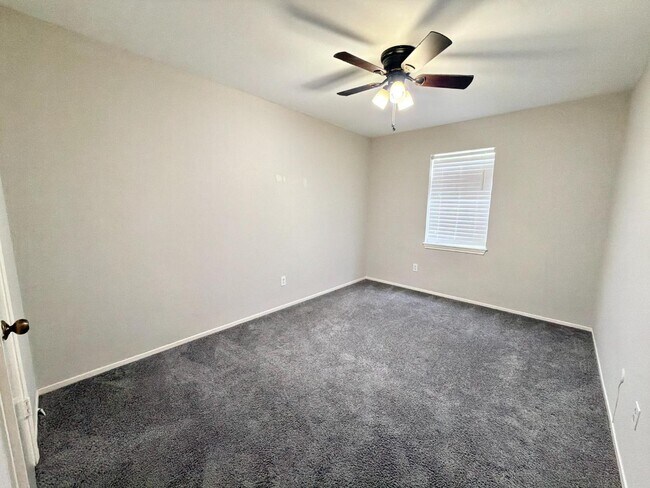 Building Photo - 12959 Trail Hollow Dr