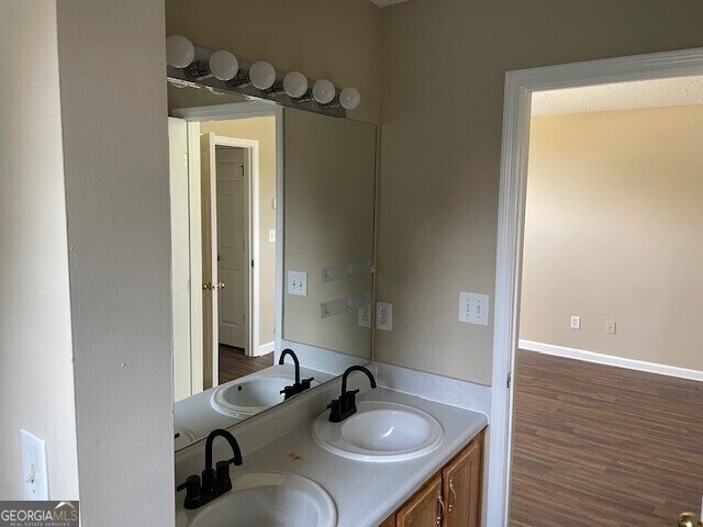 Building Photo - 10564 Village Landing