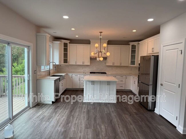 Building Photo - 209 Forsythia Ln