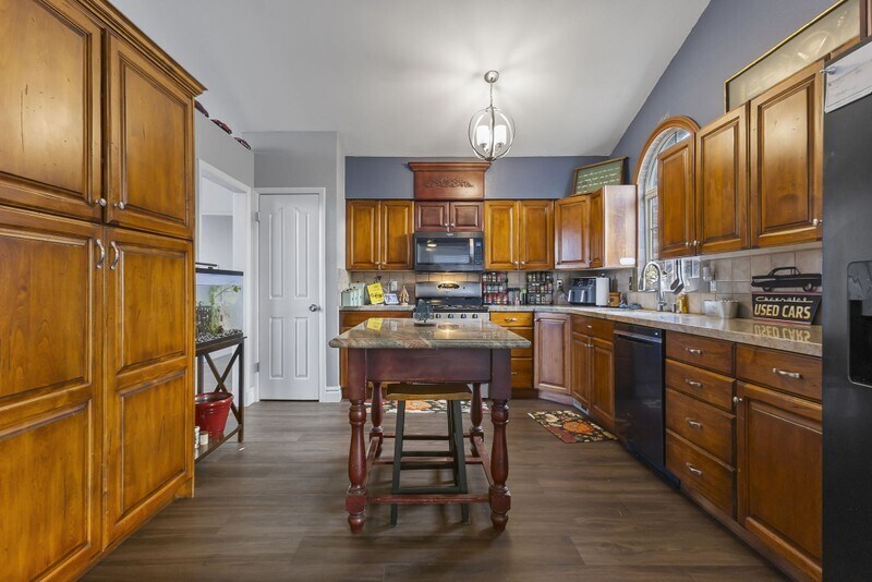Building Photo - 752 Raygene Way