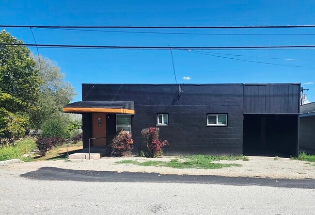 Primary Photo - 103A S 2nd St W