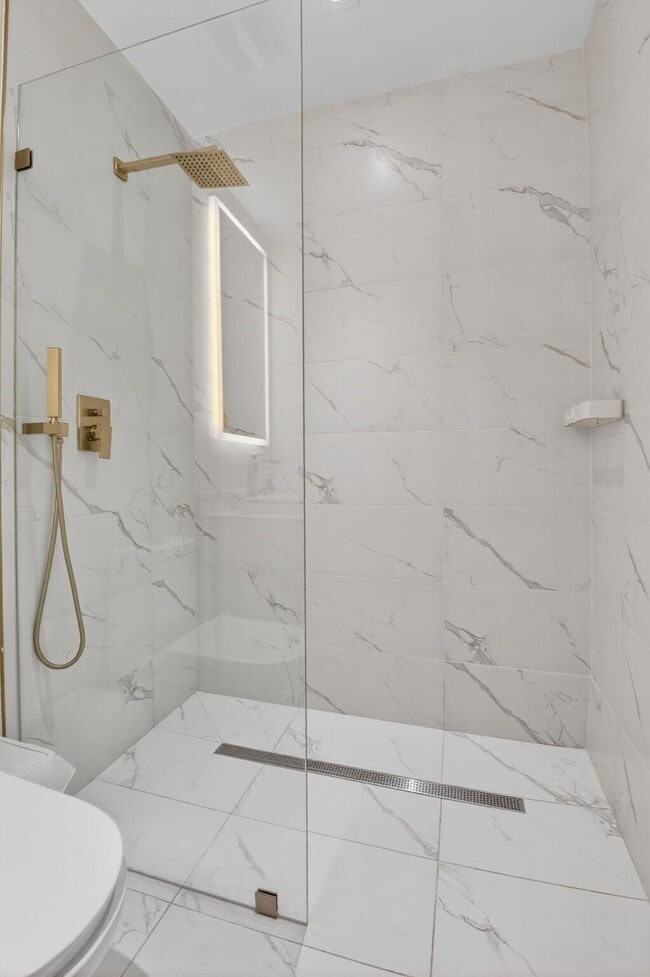 Building Photo - 3100 N Ocean Dr