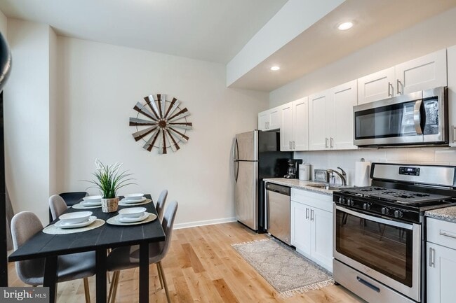 Building Photo - 2061 Kater St