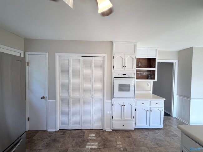 Building Photo - 8711 Edgehill Dr SE