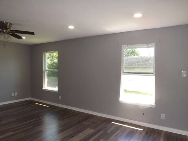 Building Photo - 7619 Ilex St