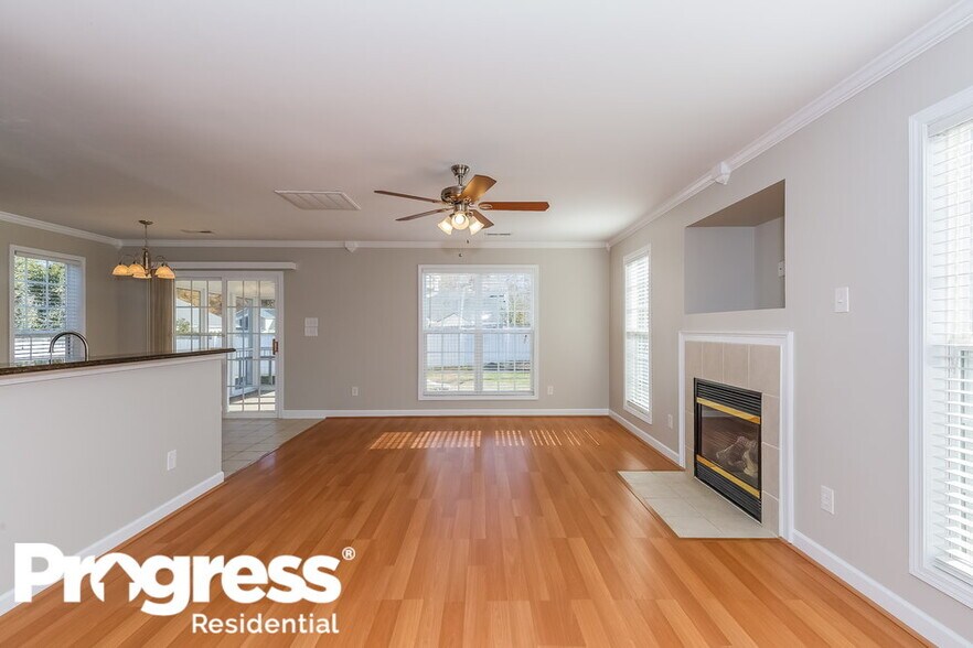 Building Photo - 1440 Standish Dr