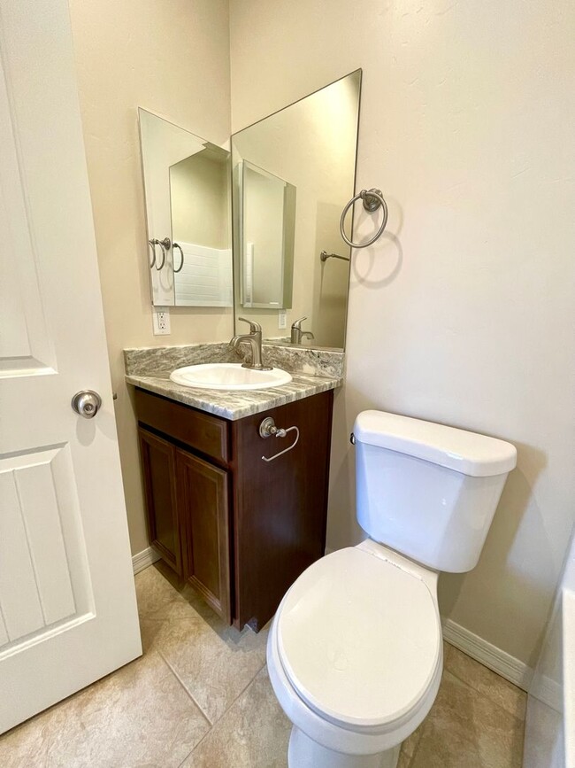 Building Photo - Newly Constructed 2 Bedroom Home!