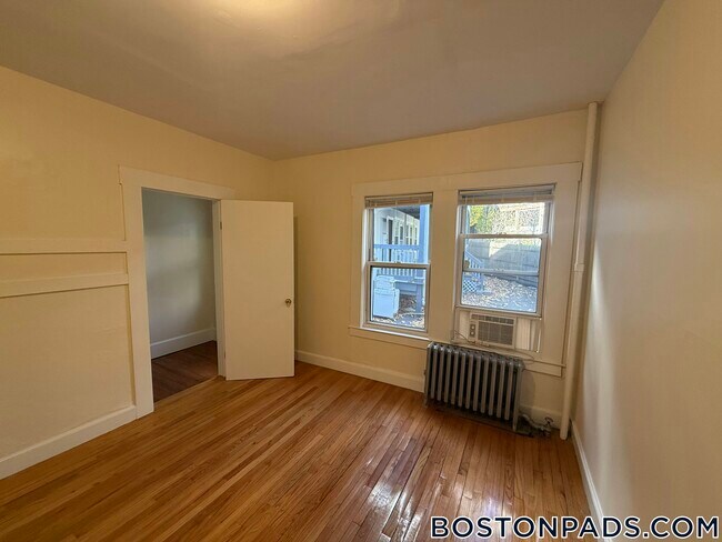 Building Photo - 27 Forest St