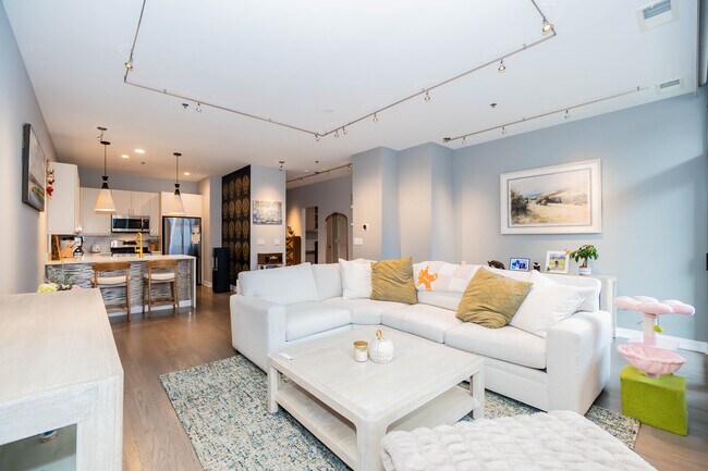 Building Photo - 150 W Superior St