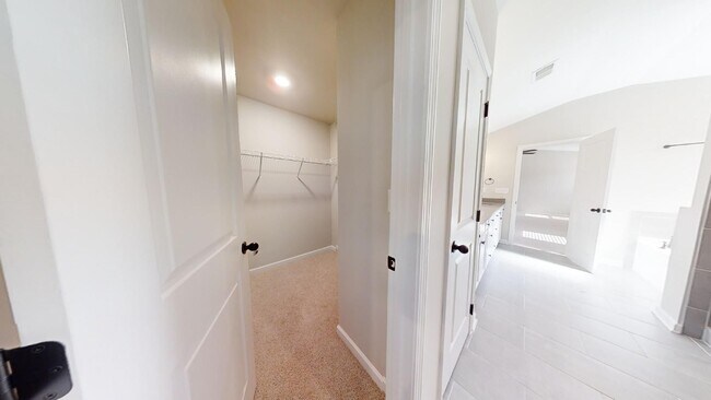 Building Photo - Large Home in The Preserve