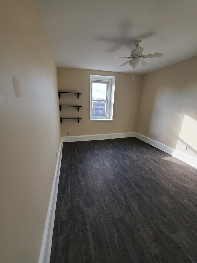 Building Photo - 2505 Brookfield Ave