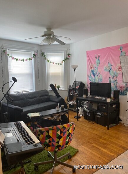 Building Photo - 151 Park Dr