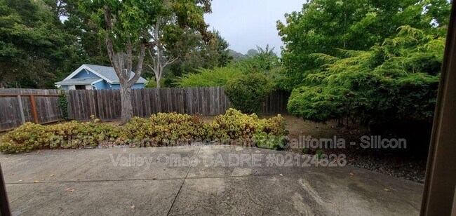 Building Photo - 629 Townsend Dr