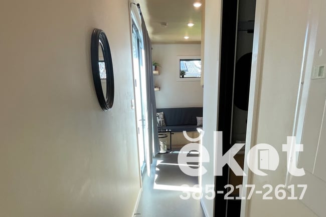 Building Photo - Stowell-SLC-Emery Manor