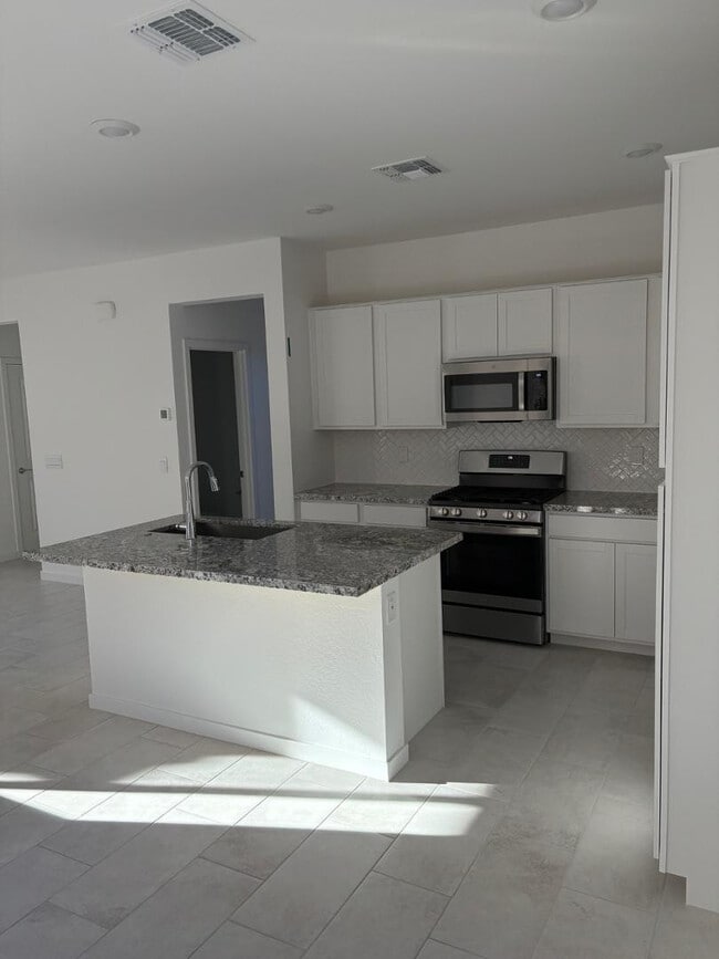 Building Photo - 4738 S Element