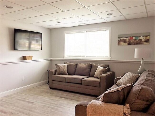 Building Photo - 34 Elizabeth Rd