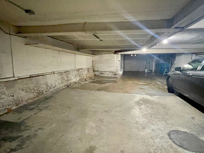 Building Photo - Lower Pacific Heights 2BR/2BA Condo With Bonus Room! Deck! Yard! Garage!  PROGRESSIVE