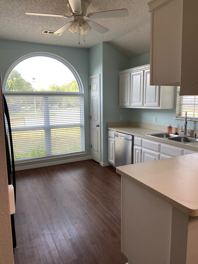 Kitchen - 3089 W Mulberry St