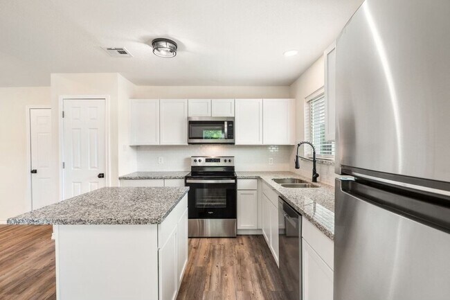 Building Photo - Recently Remodeled 3 bed, 2 bath, with 2-car Garage!