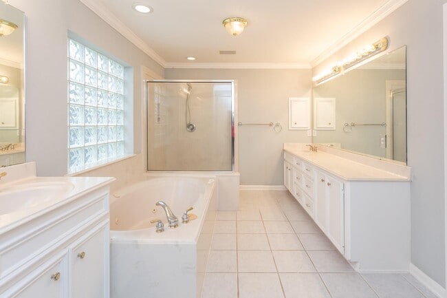 Building Photo - 4611 Oakdale St