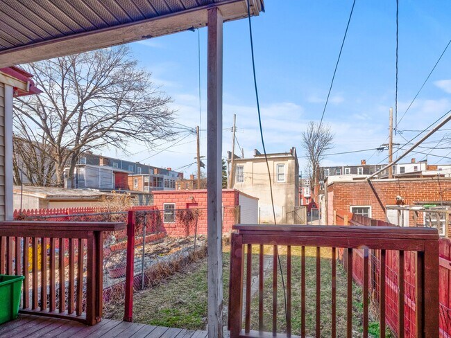 Building Photo - Large Four Bedroom In York!