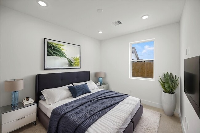 Building Photo - 870 W Little York Rd