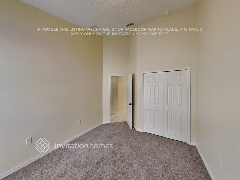 Building Photo - 16725 Rolling Green Dr