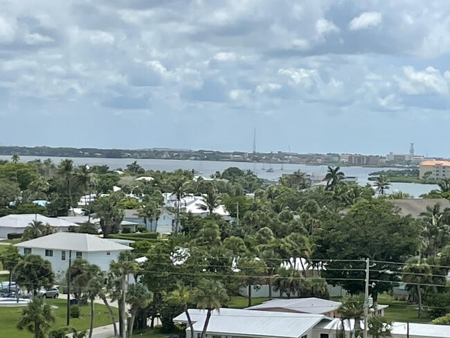 Building Photo - 355 S Ocean Dr