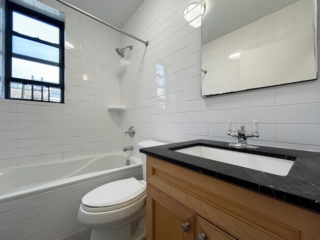 Building Photo - 607 W 137th St