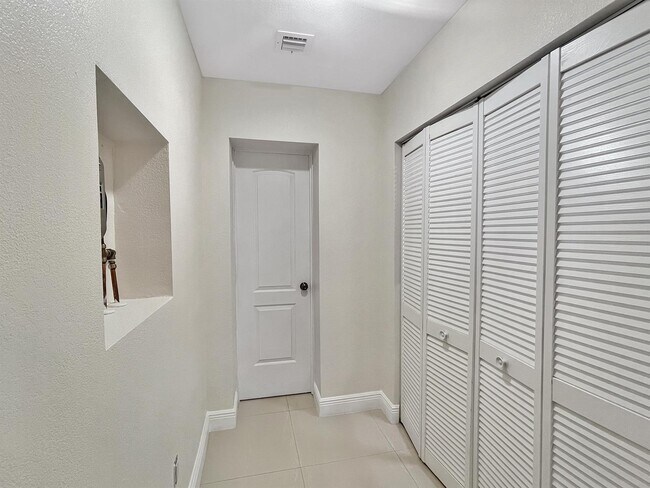 Building Photo - 17621 NW 47th Ct