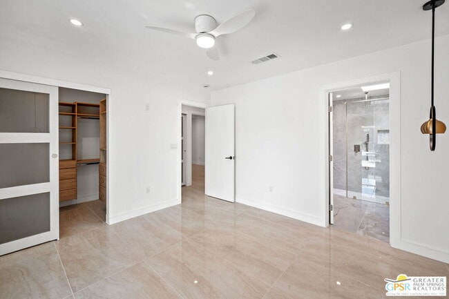 Building Photo - 2435 Wayne Rd