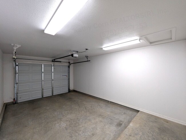 Building Photo - 140 Chisum Dr