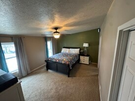 Building Photo - 430 N 300 W