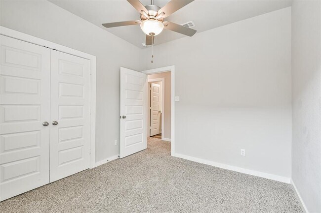 Building Photo - 25129 Pacific Wren Dr