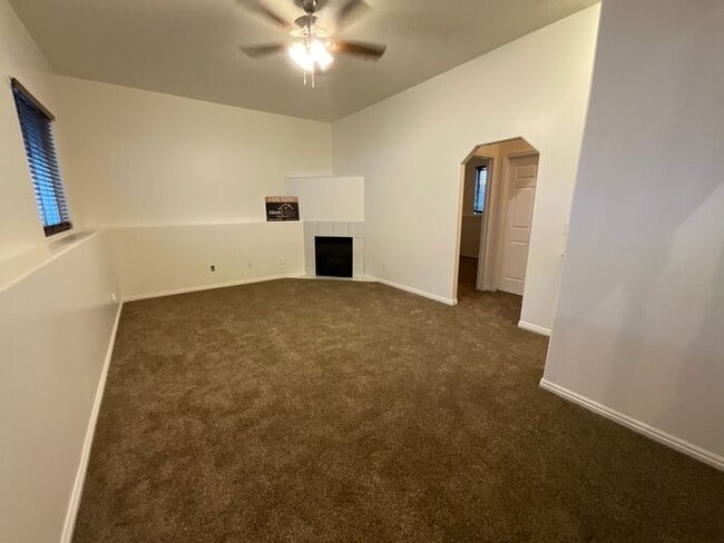 Building Photo - 4 Bedroom 2 1/2 Bath Home Oversized 2 Car Garage. Dog Friendly Available in June