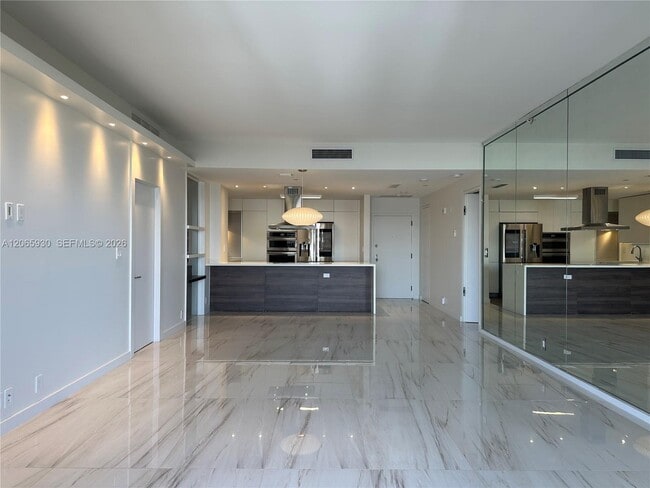 Building Photo - 251 Crandon Blvd