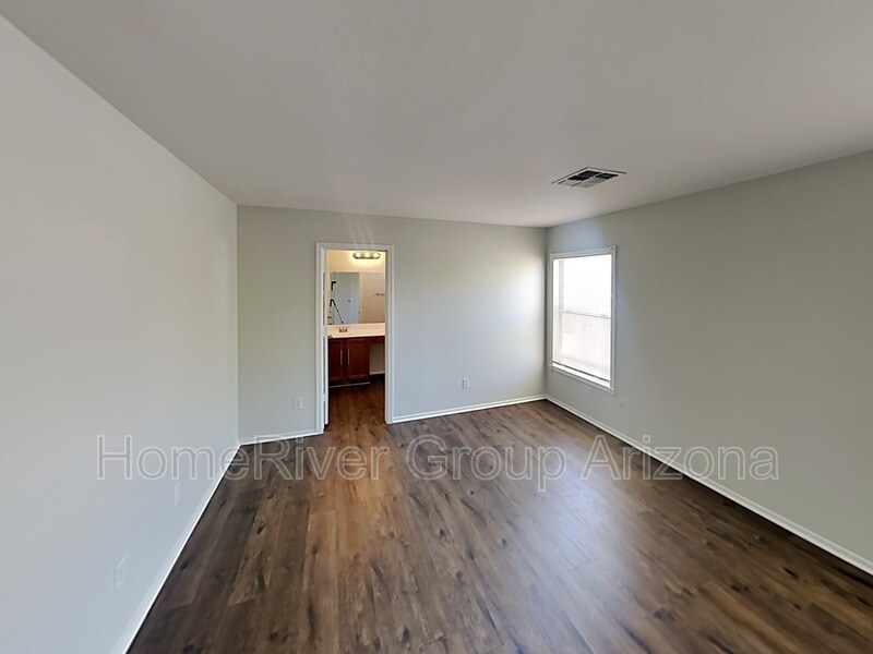 Building Photo - 12422 W Valentine Ave