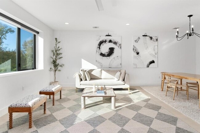 Building Photo - 3406 E 17th St