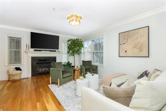 Building Photo - 109 Forest St