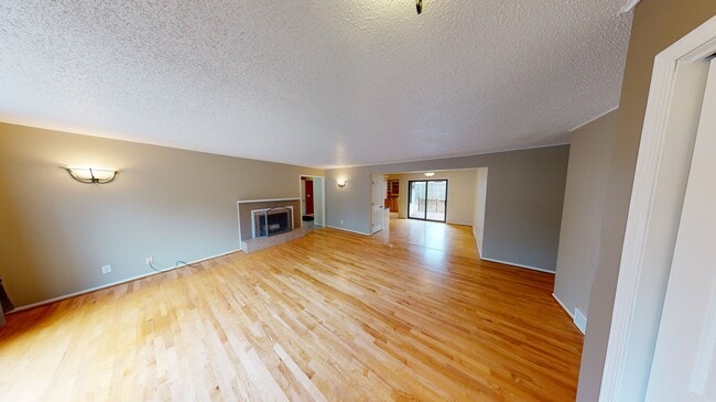 Building Photo - 1301 Center St