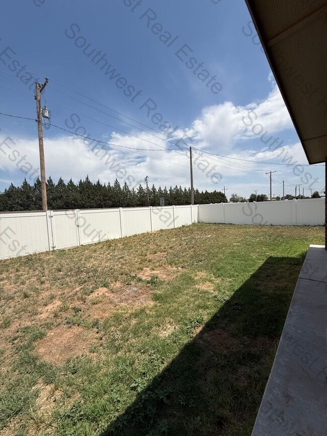 Building Photo - Spacious 3 Bedroom 2 Bath home in Portales, NM