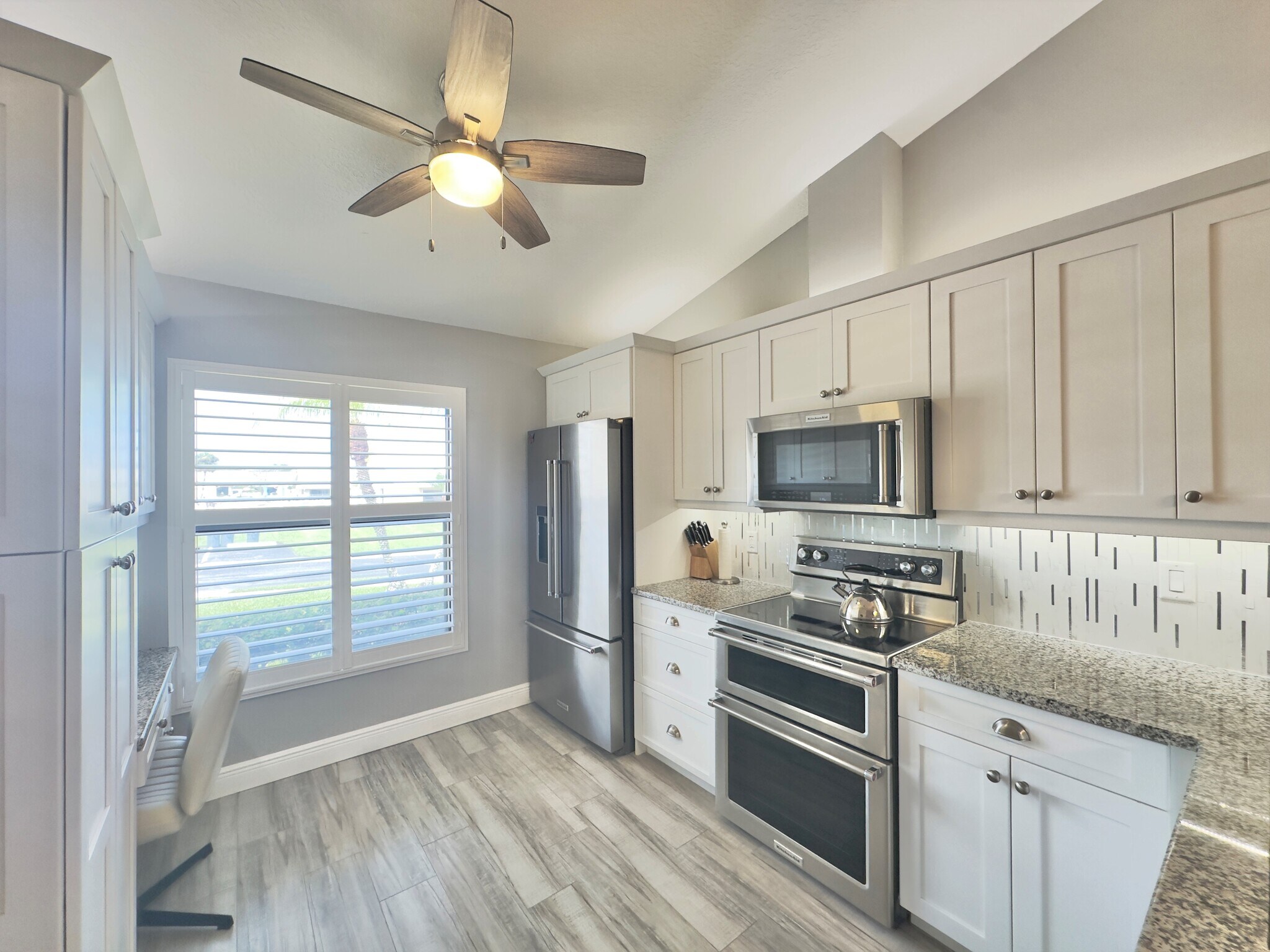 Building Photo - 7723 SE Sugar Sand Cir