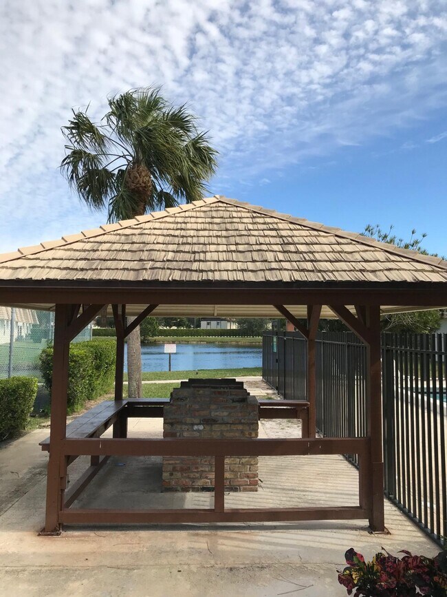 Building Photo - 4147 Oak Terrace Dr