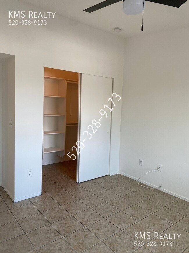 Building Photo - 5126 E Bellevue St