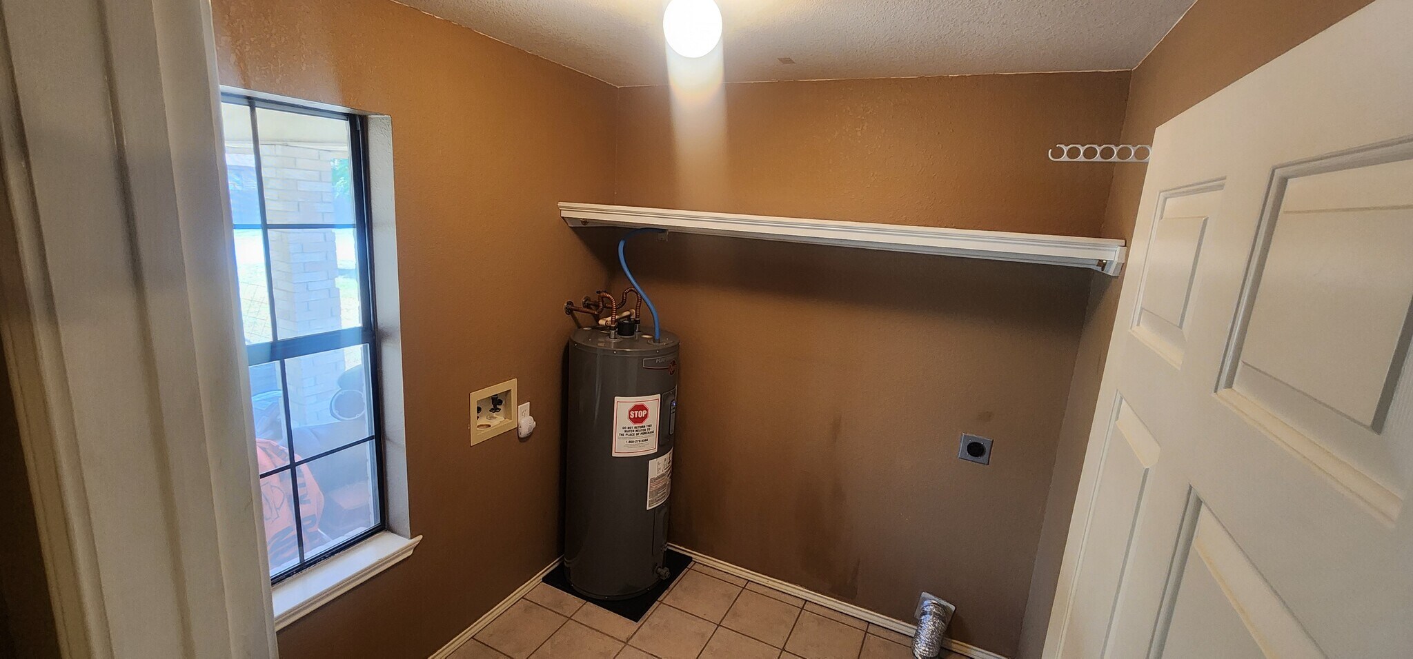 Laundry Room - 807 Sabinas St