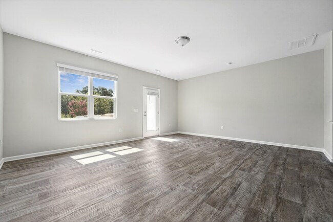 Building Photo - 171 Liam St