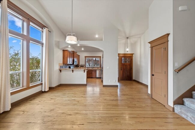 Building Photo - 5996 S Egmont Ave